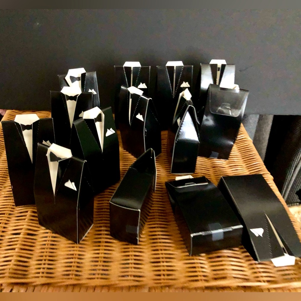 Tuxedo favor boxes - Picture 9 of 11